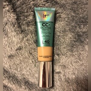 IT Cosmetics Oil-Free Matte CC+ Cream Shade LIGHT